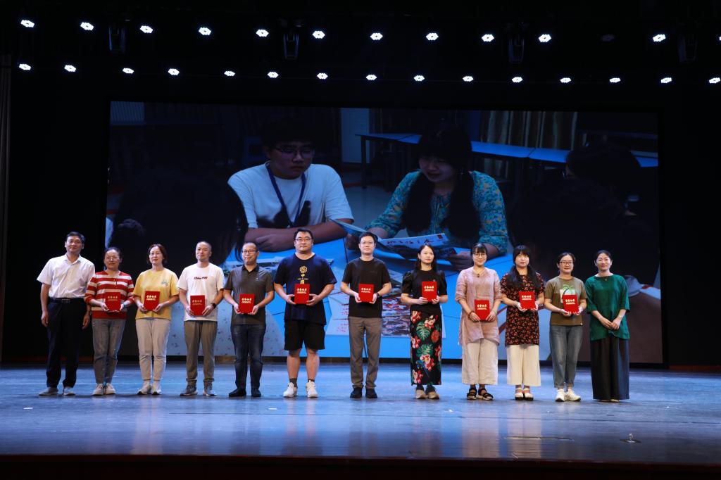 2025新澳门免费原料大全